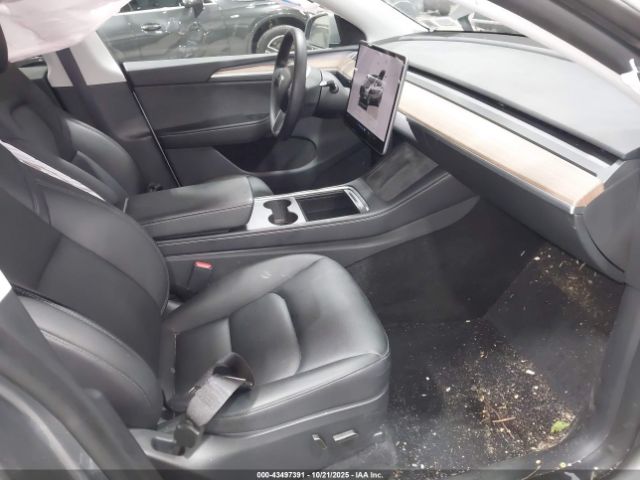 2024 TESLA MODEL Y 7SAYGDEE8RA286933 Photo 4