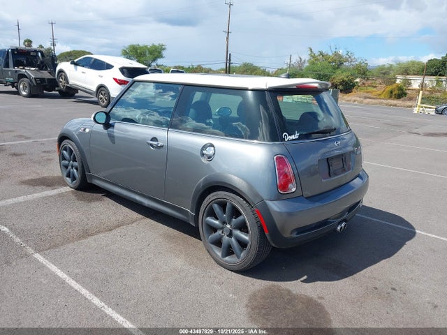 2005 MINI COOPER S WMWRE33435TD97850 Photo 2