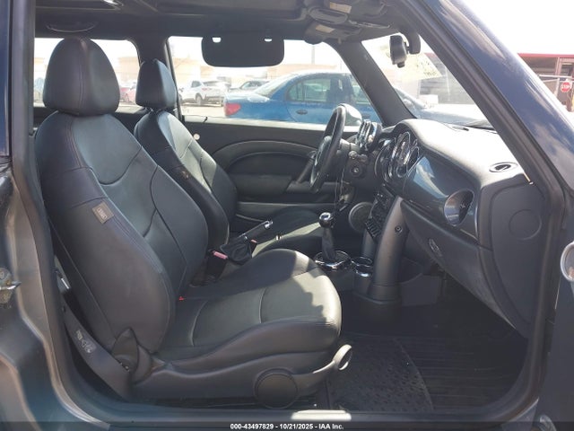 2005 MINI COOPER S WMWRE33435TD97850 Photo 4
