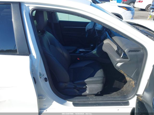 2020 TOYOTA CAMRY 4T1G11AK1LU322396 Photo 4