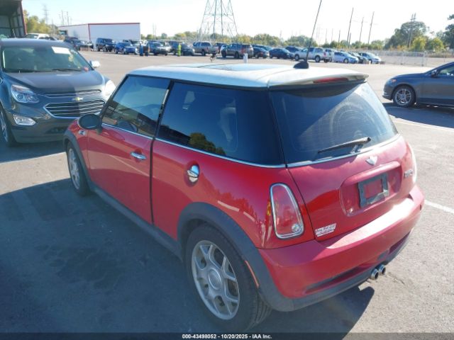 2006 MINI COOPER S WMWRE33516TJ35350 Photo 2