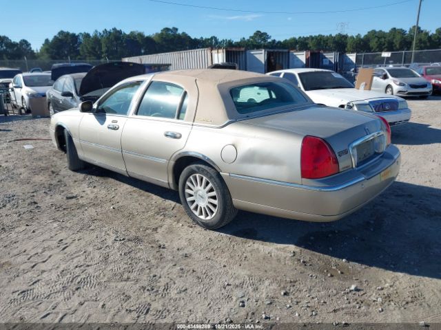 2004 LINCOLN TOWN CAR 1LNHM81W54Y627482 Photo 2