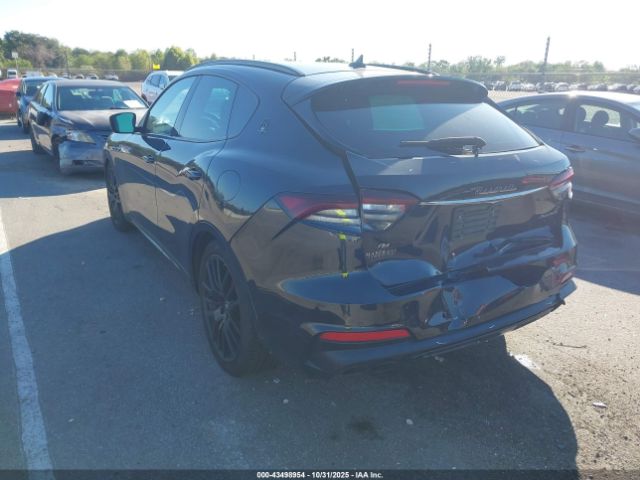 2021 MASERATI LEVANTE ZN661XUA1MX357847 Photo 2
