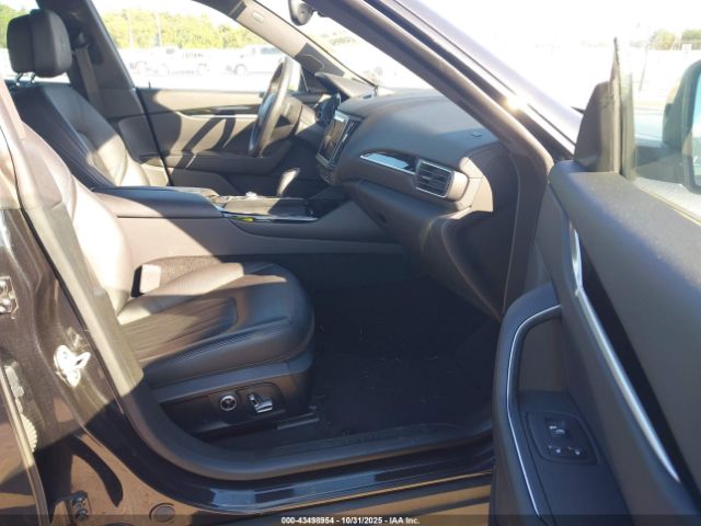 2021 MASERATI LEVANTE ZN661XUA1MX357847 Photo 4