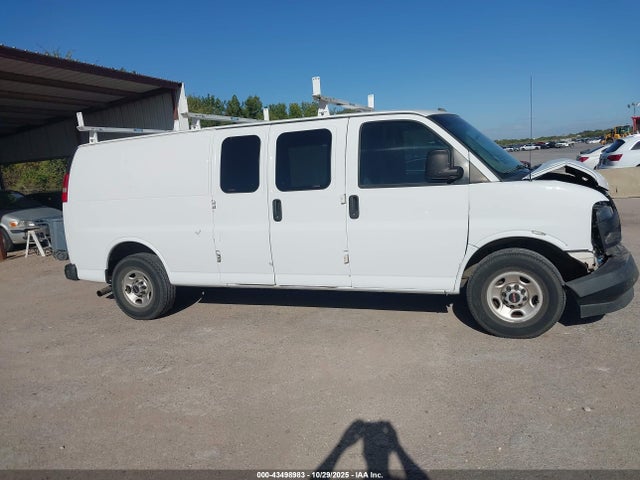 GMC Savana 2500 Work Van 2018 1GTW7BFG6J1208062 Image 14