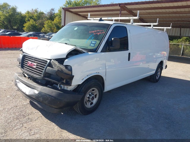 GMC Savana 2500 Work Van 2018 1GTW7BFG6J1208062 Image 2