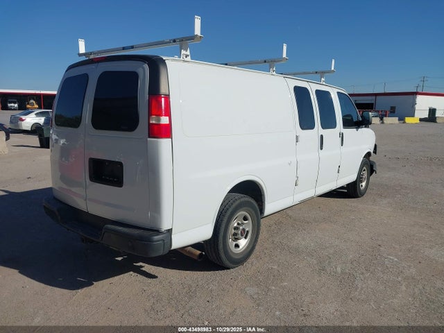 GMC Savana 2500 Work Van 2018 1GTW7BFG6J1208062 Image 4