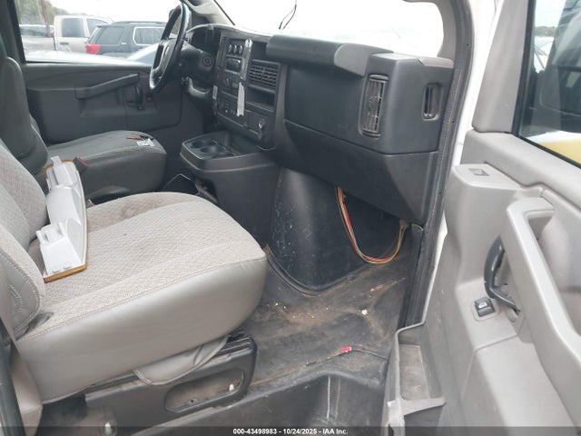 GMC Savana 2500 Work Van 2018 1GTW7BFG6J1208062 Image 5
