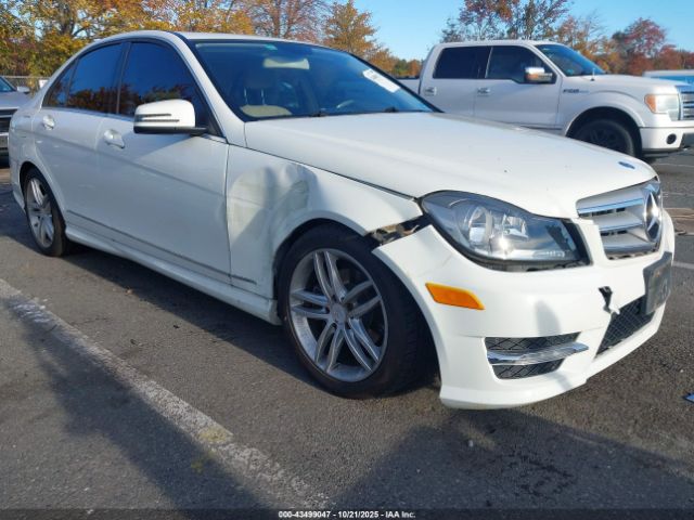 2012 MERCEDES-BENZ C 300 WDDGF8BB0CR225339
