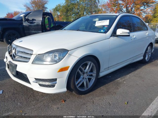 2012 MERCEDES-BENZ C 300 WDDGF8BB0CR225339 Photo 1