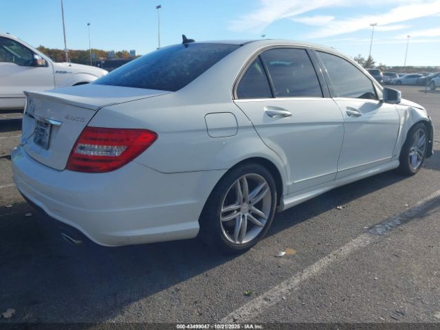 2012 MERCEDES-BENZ C 300 WDDGF8BB0CR225339 Photo 3