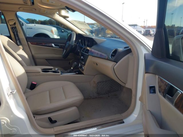 2012 MERCEDES-BENZ C 300 WDDGF8BB0CR225339 Photo 4