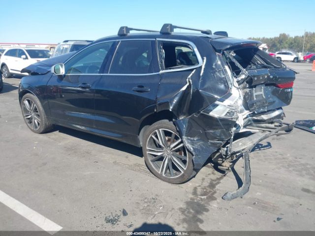 2018 VOLVO XC60 LYV102RM4JB097519 Photo 2