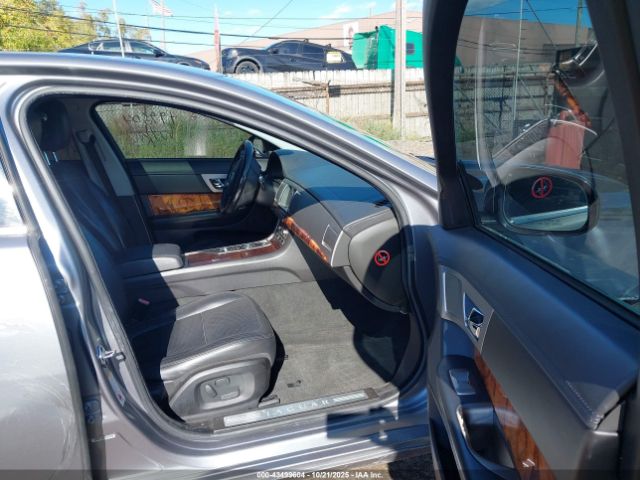 2010 JAGUAR XF SAJWA0GB6ALR61623 Photo 4