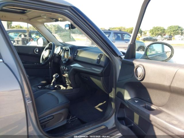 2017 MINI COUNTRYMAN WMZYV5C32H3E02588 Photo 4