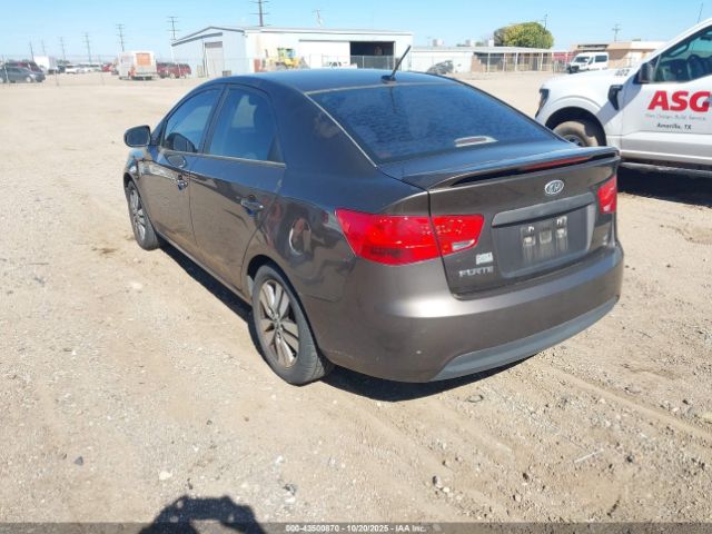 2013 KIA FORTE KNAFU4A2XD5668643 Photo 2