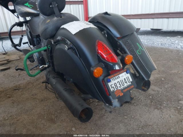 2018 INDIAN MOTORCYCLE CO. CHIEFTAIN 56KTCDAA0J3359409 Photo 2