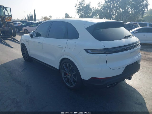 2024 PORSCHE CAYENNE E-HYBRID WP1AN2AY3RDA40230 Photo 2