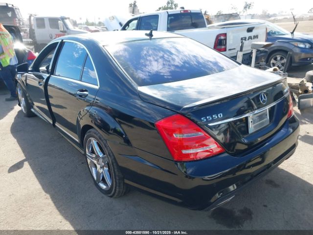 2011 MERCEDES-BENZ S 550 WDDNG7BB8BA405440 Photo 2