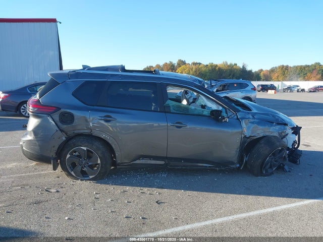 43501770 :رقم المزاد ، 5N1BT3BA2SC852564 vin ، 2025 Nissan Rogue Sv Fwd مزاد بيع