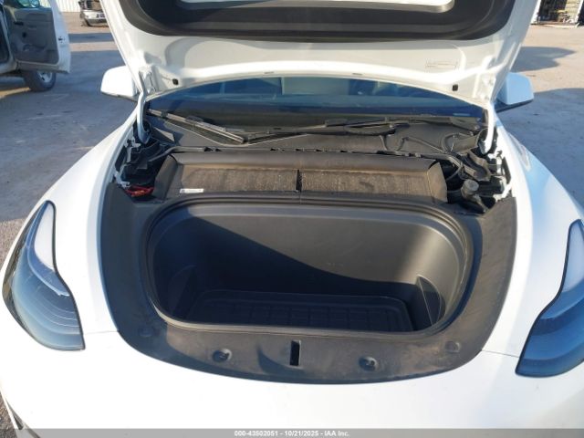2024 TESLA MODEL Y 7SAYGDEE9RA289890 Photo 9