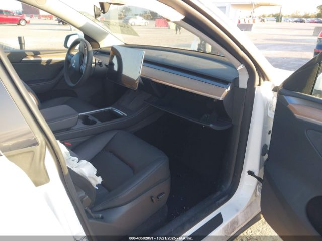 2024 TESLA MODEL Y 7SAYGDEE9RA289890 Photo 4
