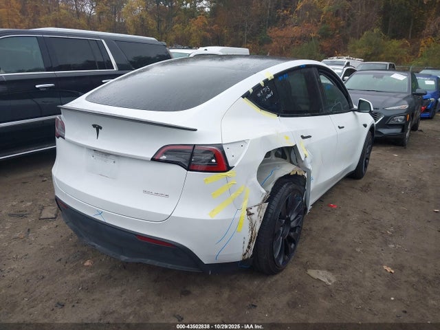 2024 TESLA MODEL Y 7SAYGDEF4RA264713 Photo 3