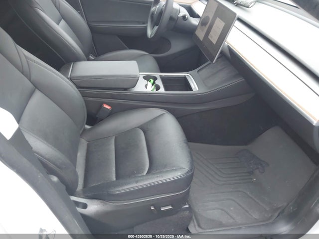 2024 TESLA MODEL Y 7SAYGDEF4RA264713 Photo 4