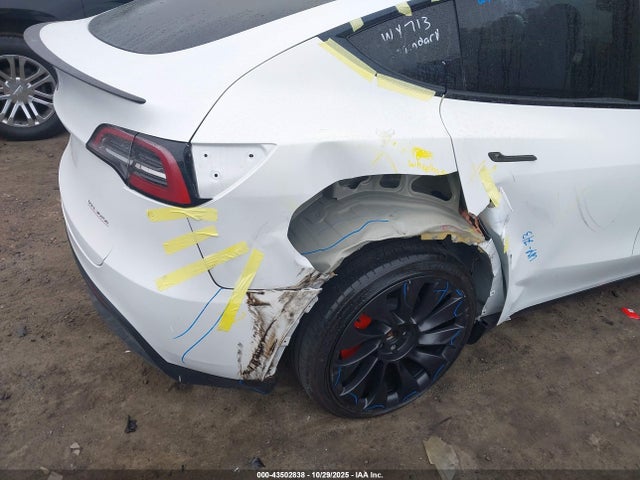 2024 TESLA MODEL Y 7SAYGDEF4RA264713 Photo 5