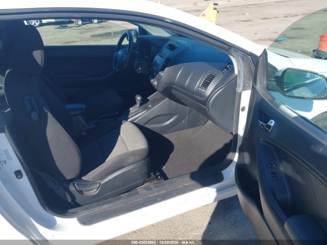 2016 KIA FORTE KOUP KNAFX6A8XG5657749 Photo 4