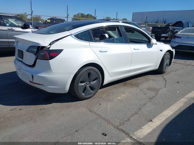 2019 TESLA MODEL 3 5YJ3E1EA5KF426518 Photo 3