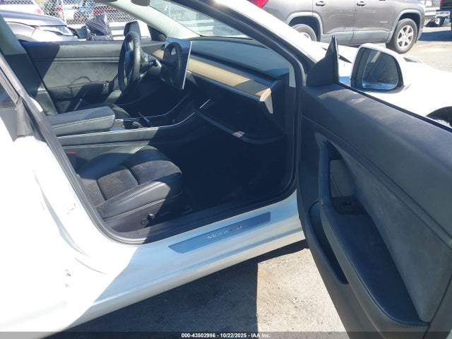 2019 TESLA MODEL 3 5YJ3E1EA5KF426518 Photo 4