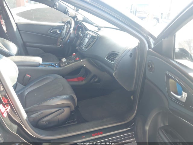 43504027 :رقم المزاد ، 1C3CCCBB7FN689183 vin ، 2015 Chrysler 200 S مزاد بيع