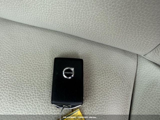 2022 VOLVO XC60 YV4L12RK0N1920946 Photo 10