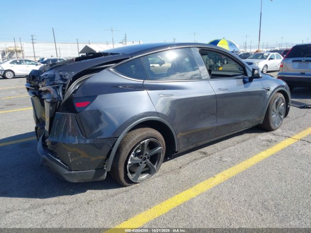 2026 TESLA MODEL Y 7SAYGDEE0TF438990 Photo 3