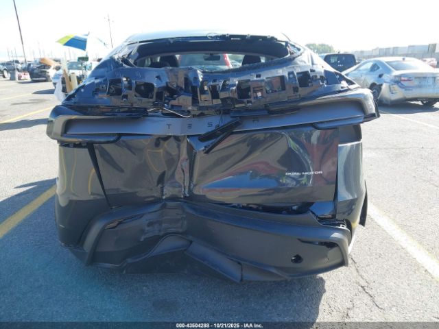 2026 TESLA MODEL Y 7SAYGDEE0TF438990 Photo 5