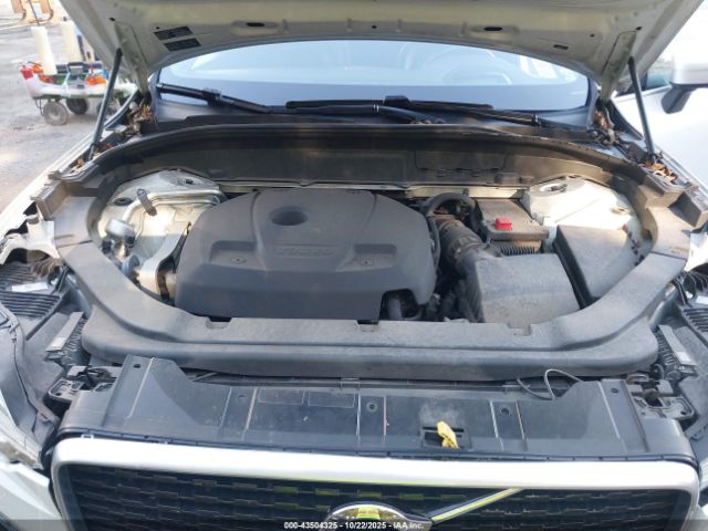 2018 VOLVO XC60 YV4A22RMXJ1094896 Photo 9