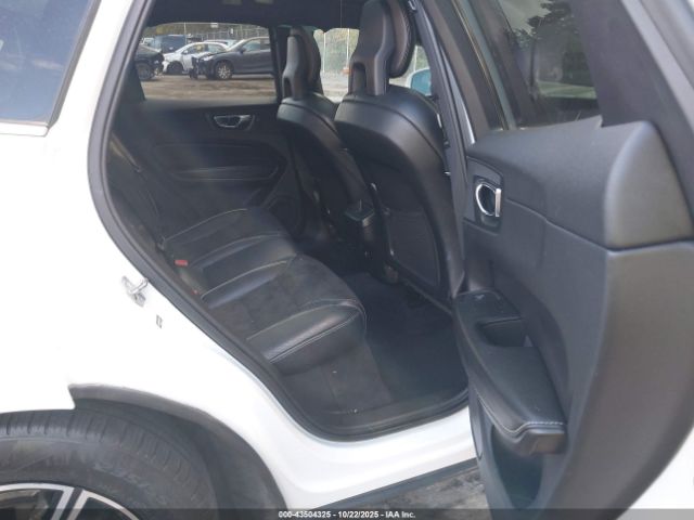 2018 VOLVO XC60 YV4A22RMXJ1094896 Photo 7