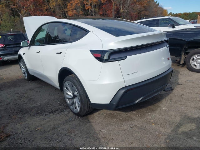 2026 TESLA MODEL Y 7SAYGDEE6TF330681 Photo 2