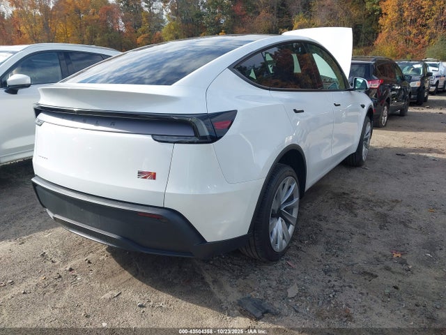 2026 TESLA MODEL Y 7SAYGDEE6TF330681 Photo 3