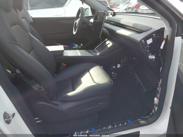 2026 TESLA MODEL Y 7SAYGDEE6TF330681 Photo 4