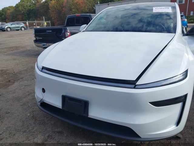 2026 TESLA MODEL Y 7SAYGDEE6TF330681 Photo 5