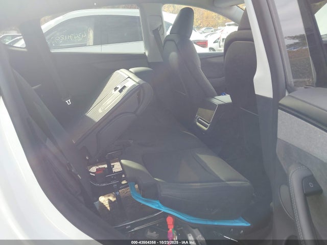 2026 TESLA MODEL Y 7SAYGDEE6TF330681 Photo 7