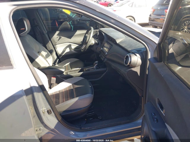 43504580 :رقم المزاد ، 3N1CP5DV2ML549822 vin ، 2021 Nissan Kicks Sr Xtronic Cvt مزاد بيع