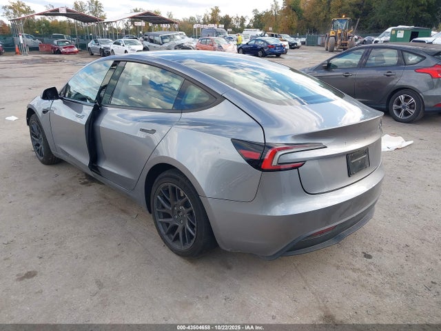 2025 TESLA MODEL 3 5YJ3E1EA3SF993889 Photo 2