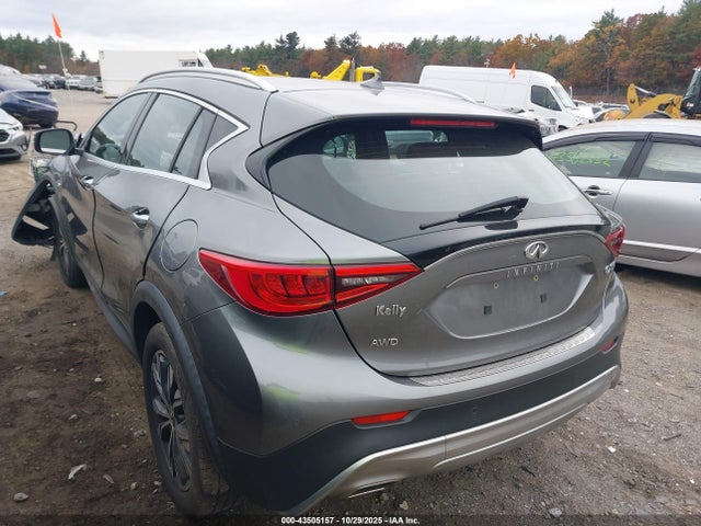 2017 INFINITI QX30 SJKCH5CRXHA036407 Photo 2