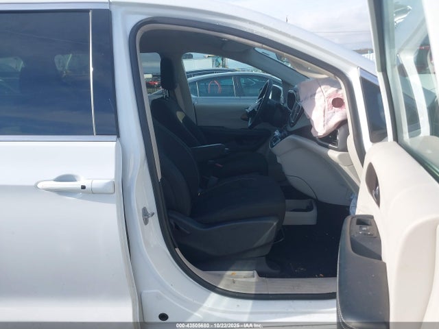 Chrysler Voyager Lx 2022 2C4RC1CG4NR102962 Image 5