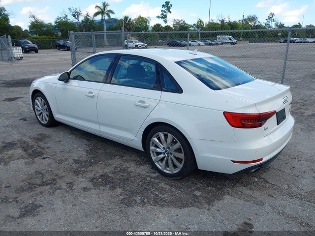 2017 AUDI A4 WAUANAF41HN006665 Photo 2