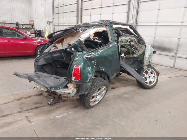 2006 MINI COOPER S WMWRE33586TN27595 Photo 3