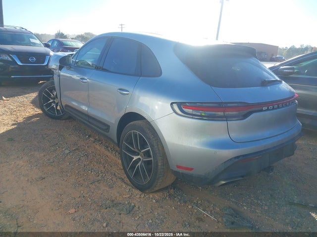 2023 PORSCHE MACAN WP1AA2A53PLB18655 Photo 2